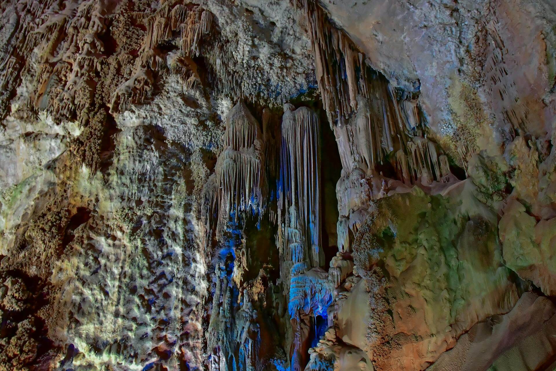 Stunning interior of Canelobre Caves, Costa Blanca, Spain, featuring dramatic stalactites and stalagmites.